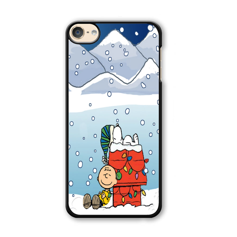 Charlie and Snoopy Sleep on The Snow iPod Touch 6 Case