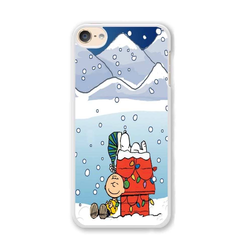 Charlie and Snoopy Sleep on The Snow iPod Touch 6 Case