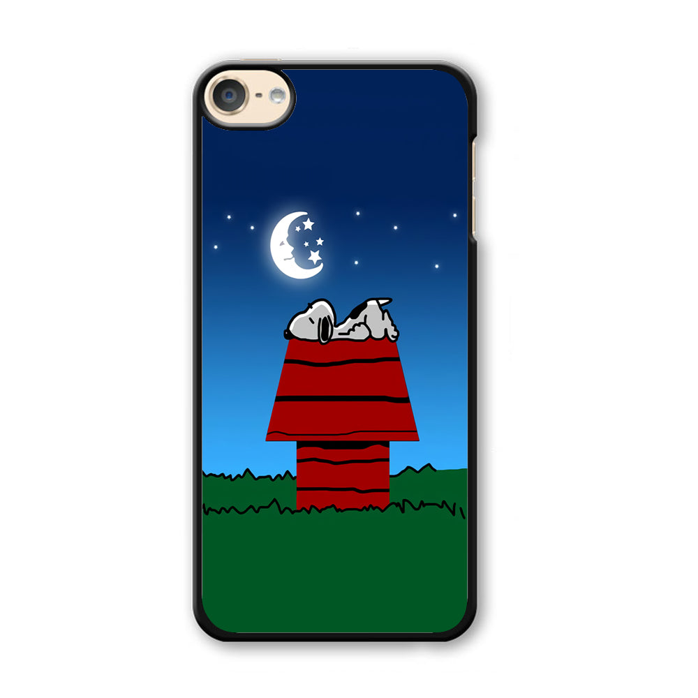 Snoopy Sleeps at Night iPod Touch 6 Case